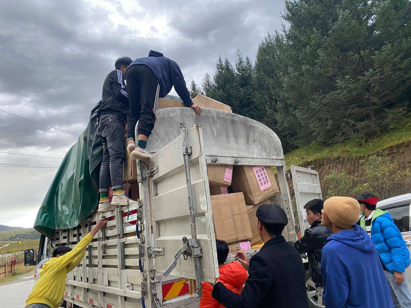 上海宇航市场调研与分析有限公司公益回顾丨家国同欢月同圆 温暖满载甘孜州(图5)