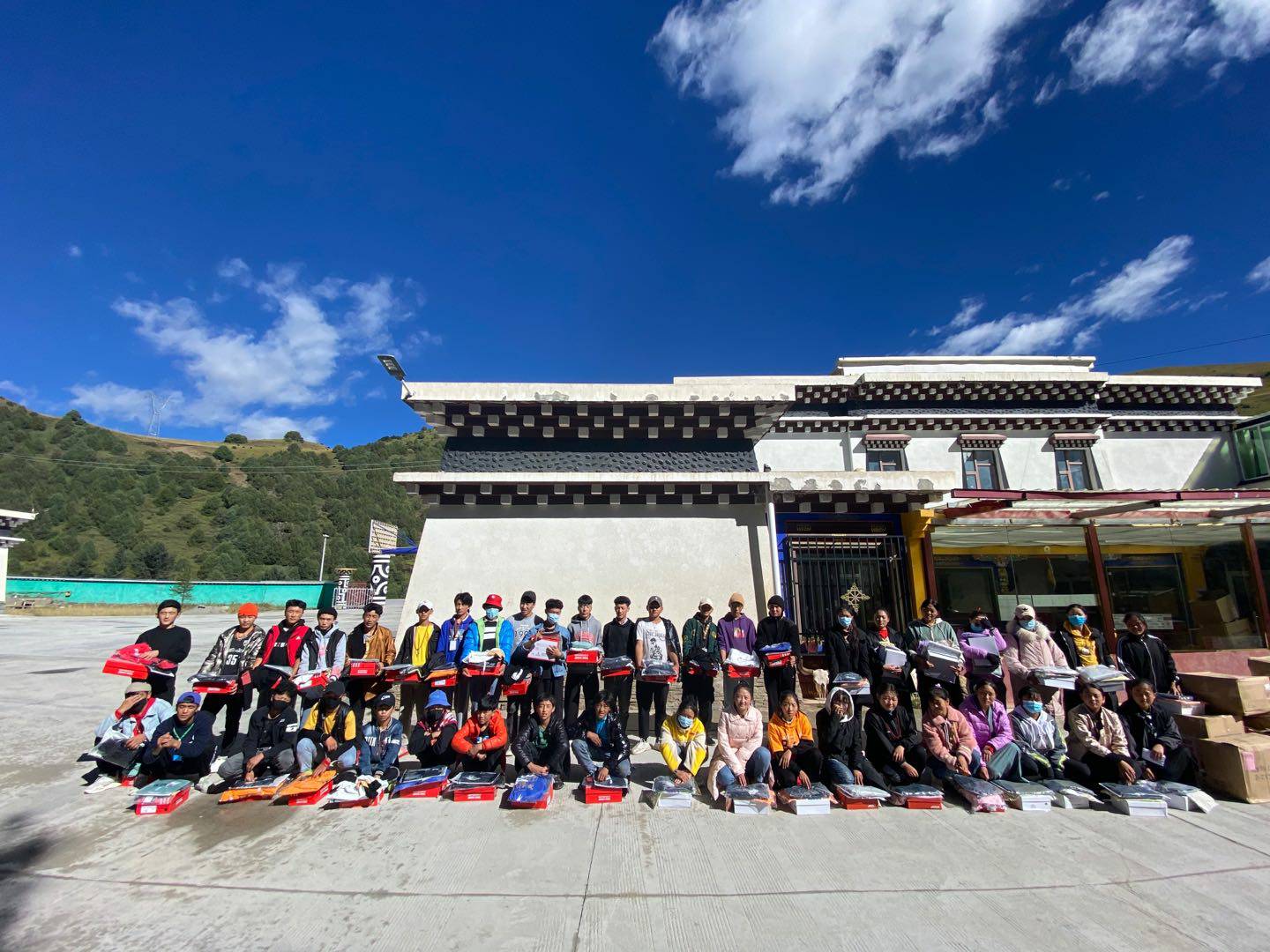 上海宇航市场调研与分析有限公司公益回顾丨家国同欢月同圆 温暖满载甘孜州(图8)